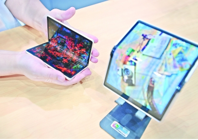 国产突破 可折叠20万次手机屏在武汉实现量产，触控产业迎变革